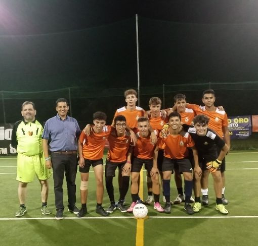 Foto di gruppo per i vincitori del torneo del Poldo di Castelnuovo Belbo