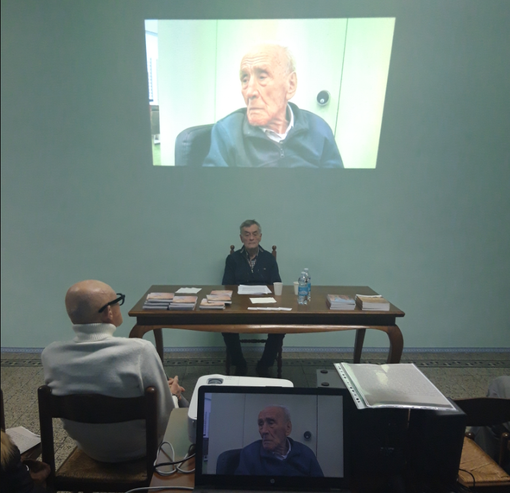 Nevio Visconti durante la presentazione. Alle sue spalle, la proiezione di uno degli incontri avuti dall'autore con il sopravvissuto Renato Bello Nevio Visconti durante la presentazione. Alle sue spalle, la proiezione di uno degli incontri avuti dall'autore con il sopravvissuto Renato Bello