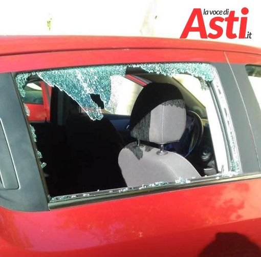 Atti vandalici a Viatosto, sfondato in pieno giorno il finestrino di un’auto parcheggiata Atti vandalici a Viatosto, sfondato in pieno giorno il finestrino di un’auto parcheggiata