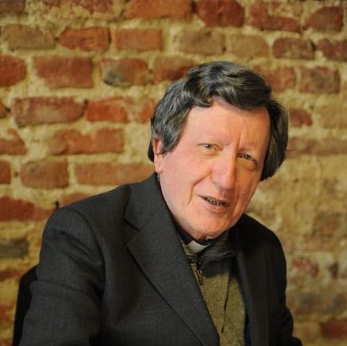 Un immagine d'archivio di don Vittorio Croce, scomparso nell'aprile del 2020