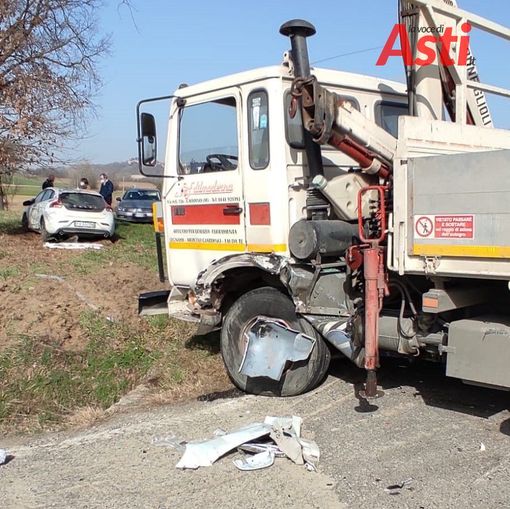Incidente tra auto e camion tra Corsione e Frinco