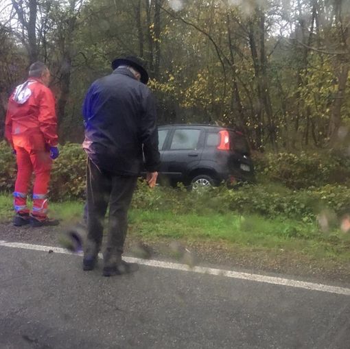 Incidenti nell'Astigiano. Auto esce fuori strada a Valmanera. Tra Dusino e Villafranca un uomo resta incastrato nella sua auto Incidenti nell'Astigiano. Auto esce fuori strada a Valmanera. Tra Dusino e Villafranca un uomo resta incastrato nella sua auto