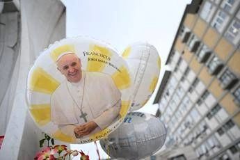 Papa Francesco, Vaticano: &quot;Dormito tutta la notte, ora prosegue il riposo&quot;