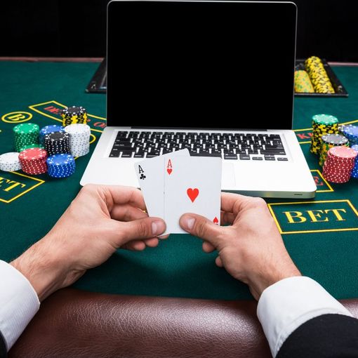 Casinò Online vs Casinò Fisico: Quale Conviene Scegliere?
