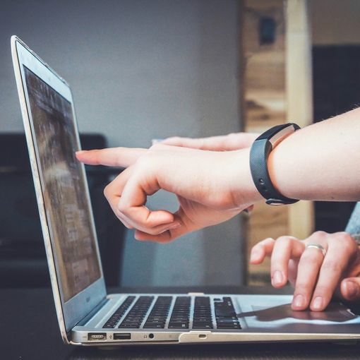 Gestione del Cambiamento: Come i Consulenti Facilitano le Transizioni Aziendali