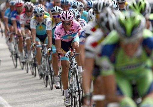 BuonGiro. Manca poco, vi raccontiamo la Corsa Rosa in piedi sui pedali