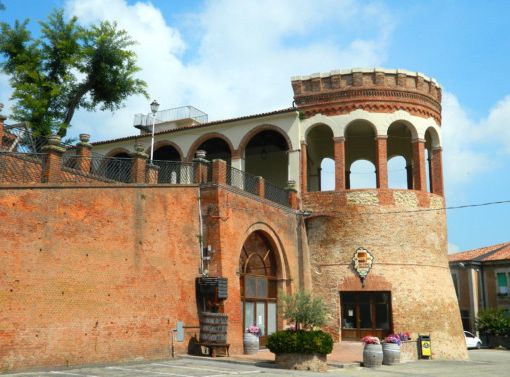 A Moncalvo si celebra il connubio tra carne di Fassone , olio extravergine del Monferrato e vini delle terre d'Aleramo