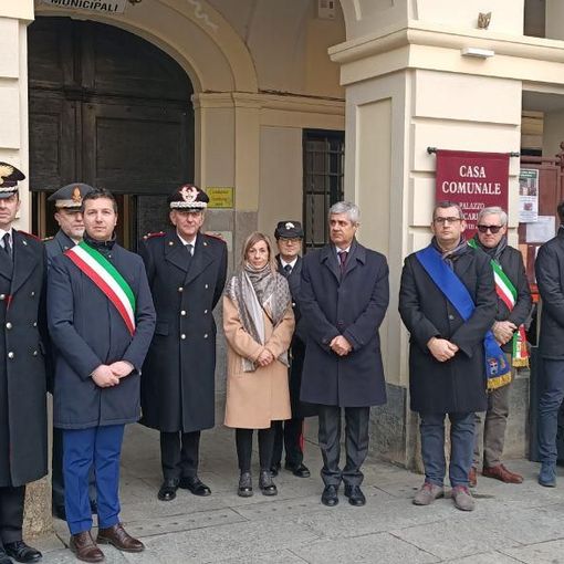 La moglie Cinzia e la figlia Emanuela con le autorità