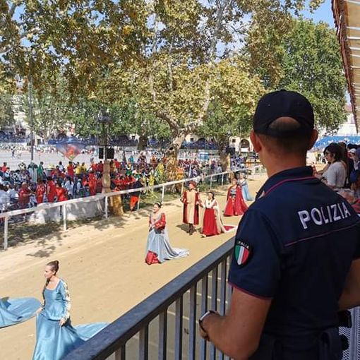 Unità cinofile, artificieri e una sala operativa: tutta la macchina organizzativa per garantire sicurezza al Palio