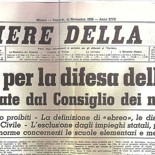 Titolo della prima pagina del Corriere della Sera dell'11 novembre 1938, che annuncia l'approvazione delle leggi razziali. Foto tratta da Wikipedia