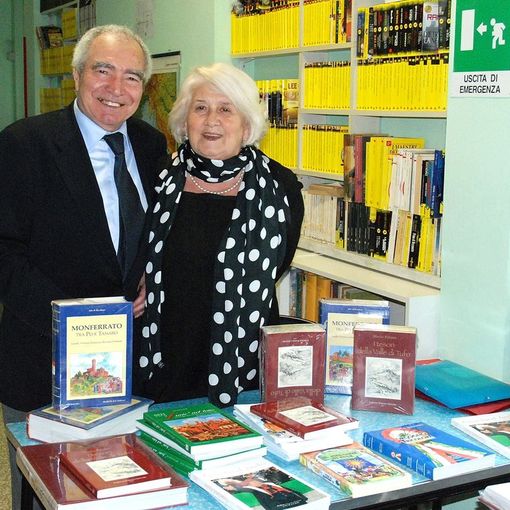 La signora Ferrari con il marito Lorenzo Fornaca (immagine tratta dal profilo Facebook dell'editore)