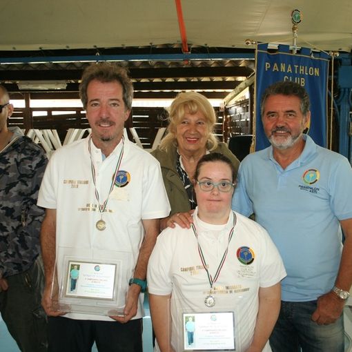 La premiazione di Luca Simonetti ed Elena Vergano, vincitori del Torneo di bocce integrate lo scorso anno