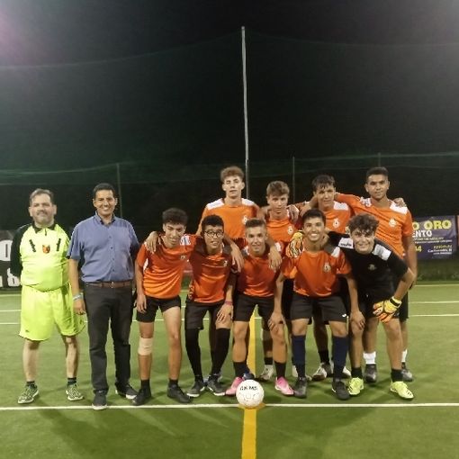 Foto di gruppo per i vincitori del torneo del Poldo di Castelnuovo Belbo