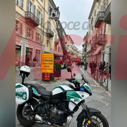Asti: corso Alfieri temporaneamente chiuso per il crollo di un pezzo di cornicione
