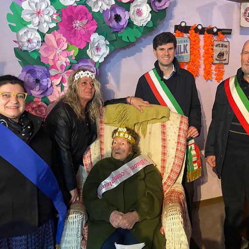Fernanda De Ambrosis festeggia i 100 anni preparando il suo bagnetto verde