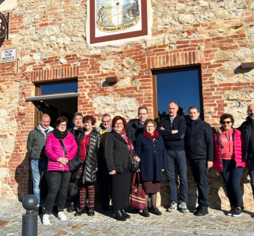 Nell'immagine il gruppo del neonato Infopoint con il direttore Atl LMR Bruno Bertero