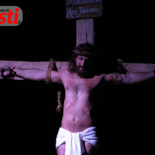 Una scena della Via Crucis di Antignano