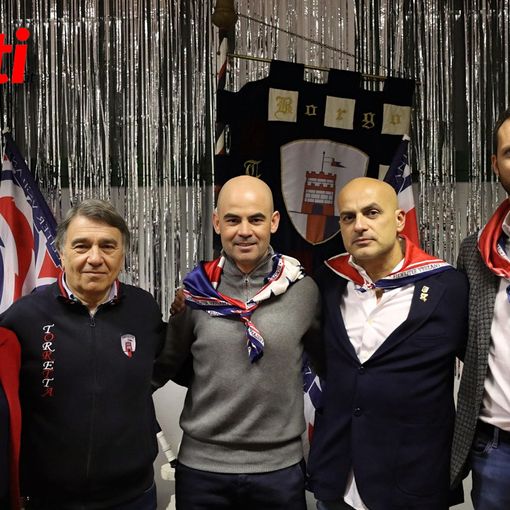 &quot;Amsicora&quot; si presenta alla Torretta, accolto dal popolo bianco rosso e blù [FOTO]