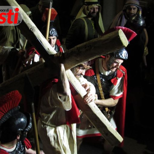 Una scena della Via Crucis di Antignano