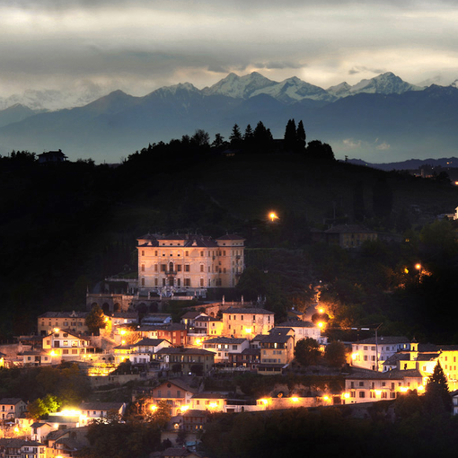 Una bella immagine panoramica di Canelli
