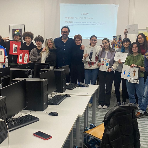 Gli studenti e le studentesse dell'Artistico con il professor Varlotta per la Masterclass sul cinema