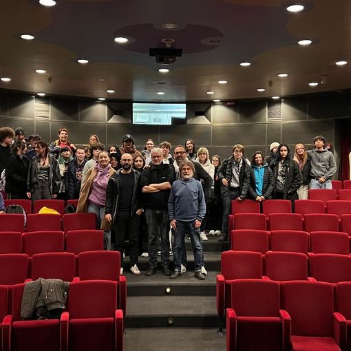 La scuola... fuori dalle aule: per gli studenti dell'Artistico, approfondimento sul G8 di Genova e sul Diritto di Famiglia