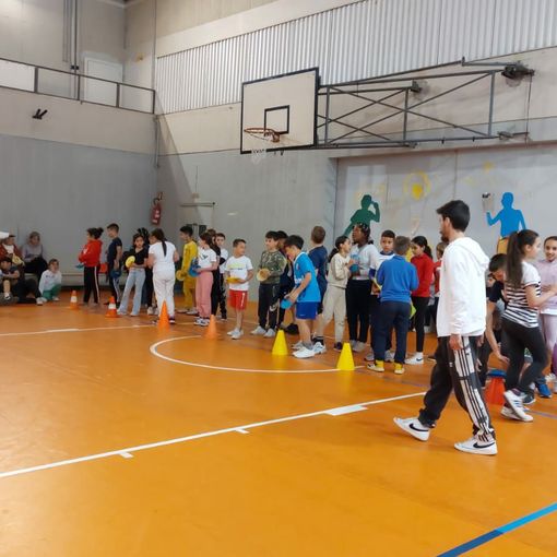 Duecento bambini e bambine delle scuole primarie Cagni, Cavour e Baussano per la prima giornata  di Giochi senza Quartiere [FOTO]