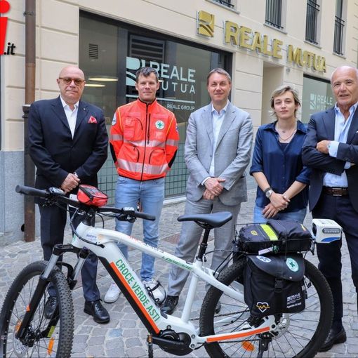 La donazione dell'e bike (Merfephoto)