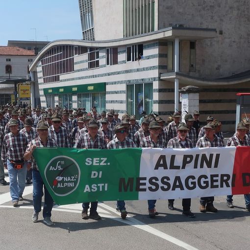 Tante Penne nere astigiane a Vicenza per la sfilata degli alpini