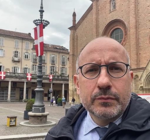Un fermoimmagine tratto dalla breve diretta del sindaco
