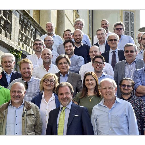 Il presidente Maccario attorniato dai consiglieri del Consorzio