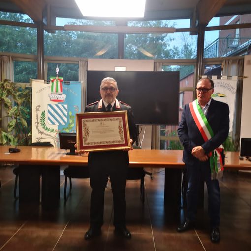 Il Luogotenente Sarcinelli con il sindaco di Costigliole Enrico Alessandro Cavallero