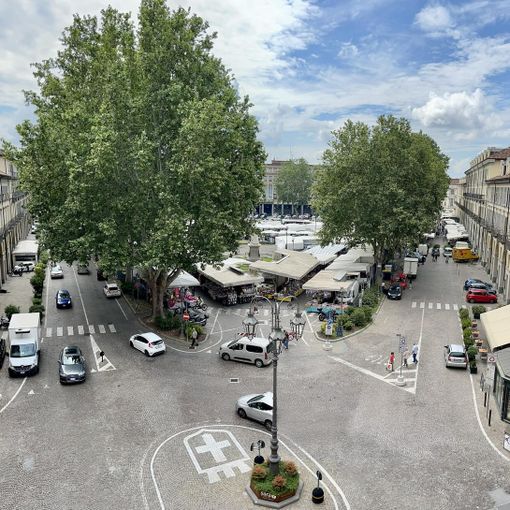 Mercato unificato di Asti: la battaglia degli ambulanti continua, ma il trasferimento in piazza del Palio ci sarà dal 3 luglio