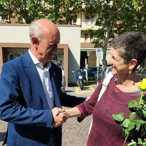 L'ex candidato Paolo Gandolfo e la neosindaca Roberta Giovine