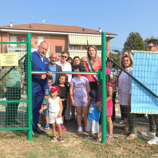Villafranca, inaugurato il grande polmone verde dove si cammina a piedi nudi e si riposa sulle chaise longue   [FOTO]