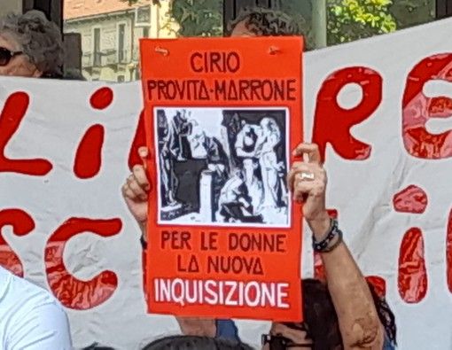 Le immagini della protesta davanti al Sant'Anna di Torino