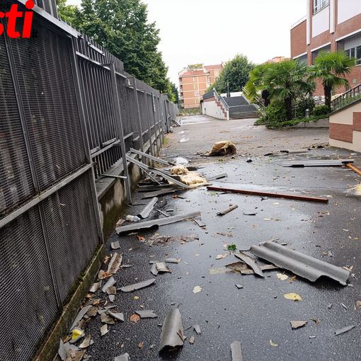 Un'immagine del temporale che si è abbattuto ieri su Asti