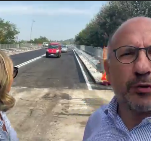 Il sindaco Rasero e la vice Morra in un fermo immagine tratto dal video postato sui social
