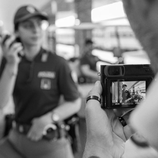 Oggi è la Giornata mondiale della fotografia: aperte le prenotazioni per il calendario della Polizia 2025