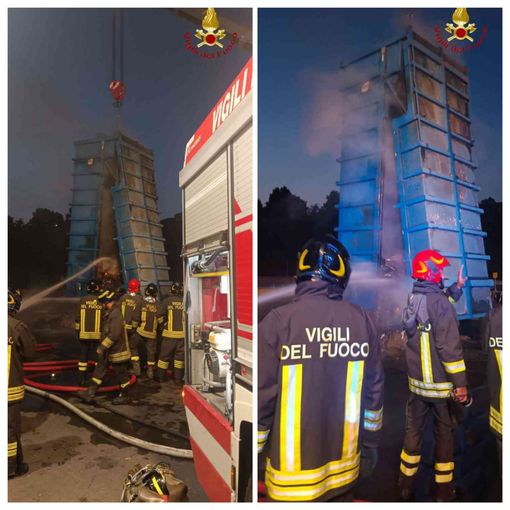 Va a fuoco un compattatore di carta alla Smurfit Kappa di Asti