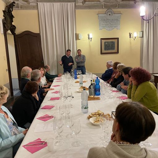 Un viaggio del gusto: la Fratellanza celebra le zucchine con vini d'eccellenza