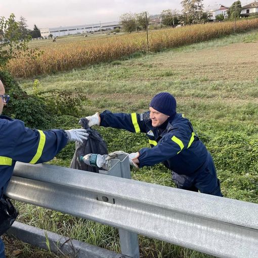 I volontari della Protezione Civile in azione per &quot;Puliamo il Mondo&quot; [FOTO]