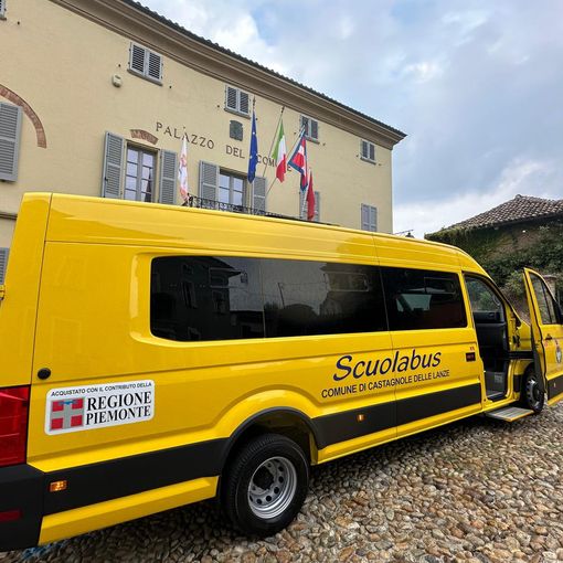 Uno scuolabus assegnato a Castagnole Lanze nell'ambito di un precedente finanziamento