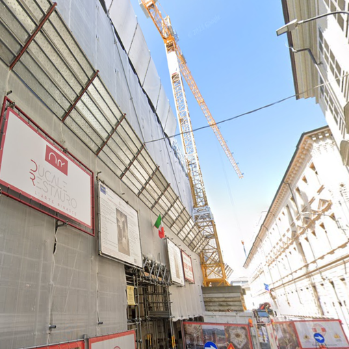 Lunedì inizierà lo smantellamento della enorme gru usata per la ristrutturazione di palazzo Ottolenghi