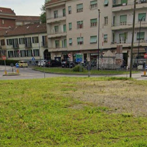Intitolazione delle rotonde di Corso Torino: omaggio a Giorgio Faletti ed Erasmo da Rotterdam