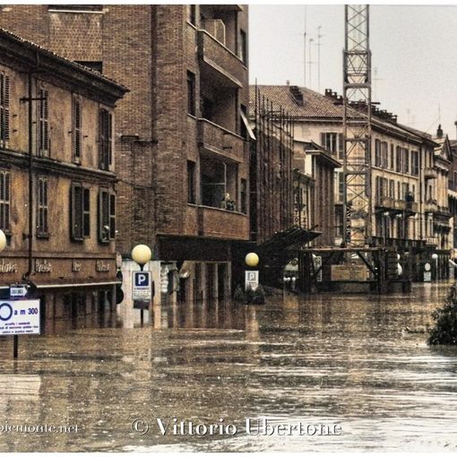 L'alluvione di Asti nel 1995 (Ph. Vittorio Ubertone)
