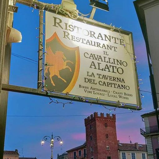 Dopo 23 anni chiude, ad Asti, il Cavallino alato di via Quintino Sella [VIDEO]