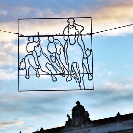 Una luminaria natalizia dedicata al Palio, attualmente non utilizzata (Merphefoto)