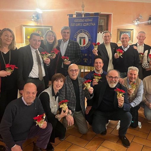 Il gruppo di partecipanti alla cena degli auguri