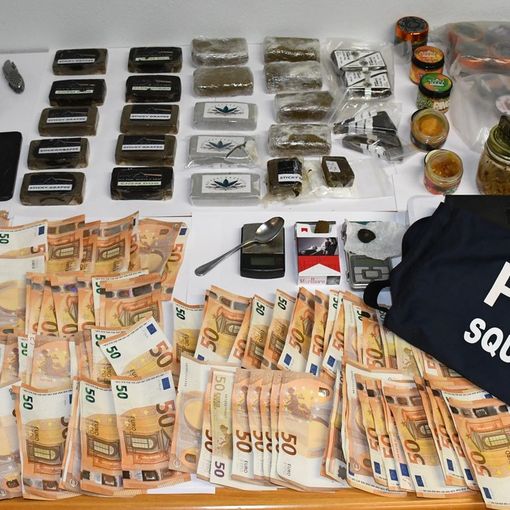 Doppio blitz antidroga della Polizia: sequestrati cocaina, hashish e 20.000 euro